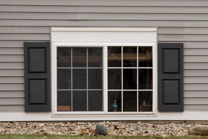 Hand-operated roller shutters weather protection